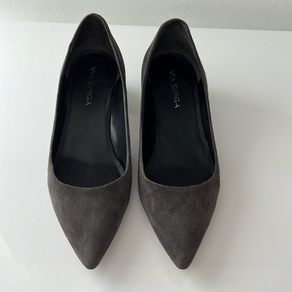 VIA SPIGA Gray Suede Pointed Toe Heels, Size 8M